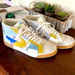 Nike blazers, Size 10.5 (US). High quality canvas material. Barely worn.